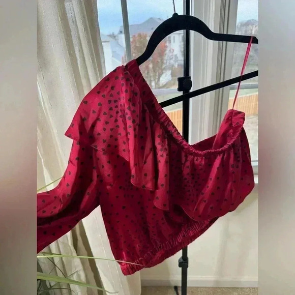 EXPRESS!!! One sleeve heart top
Size large - Picture 1 of 5